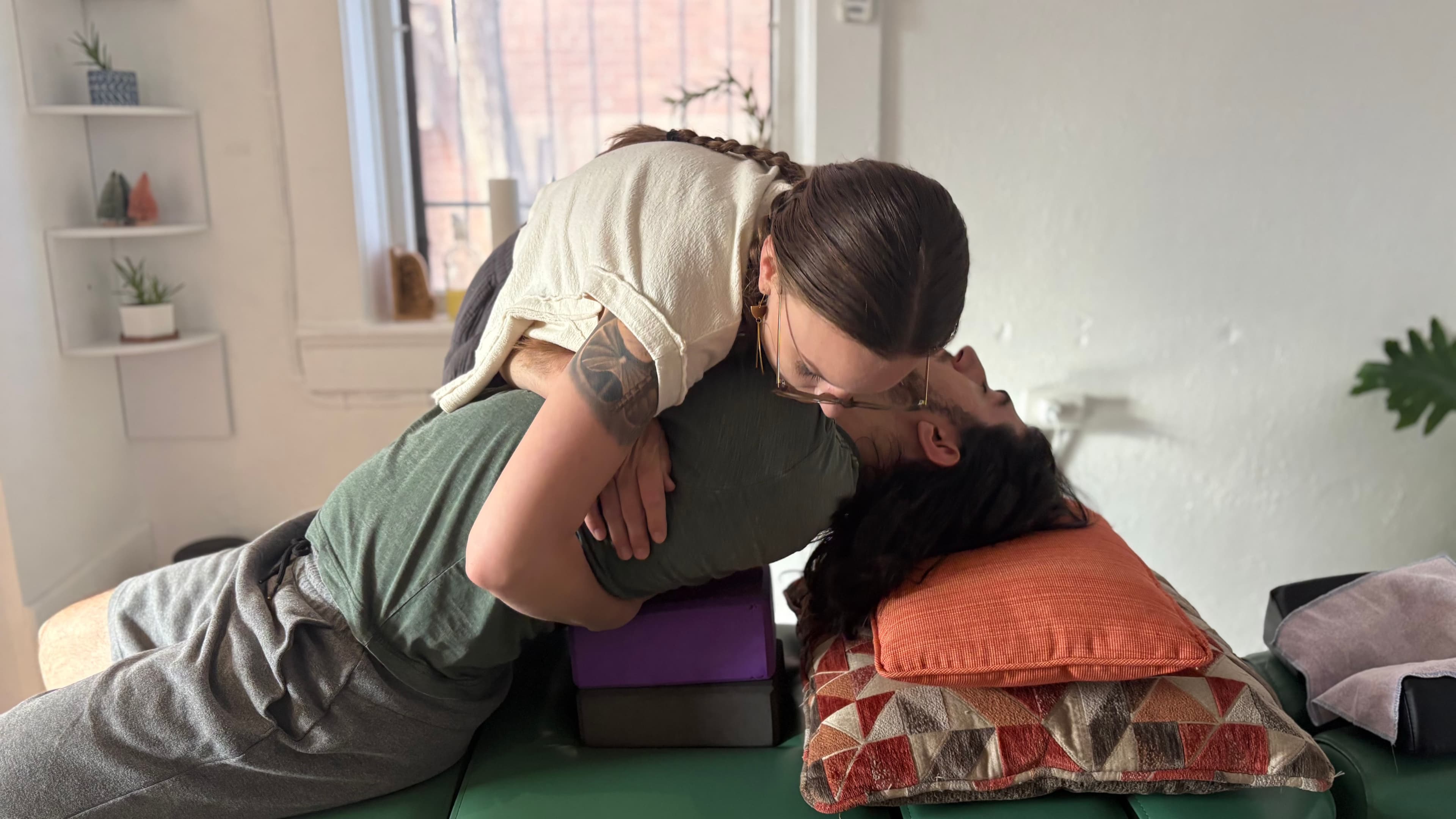 Dr. Hannah performing a full spinal adjustment